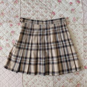 Beige and brown plaid pleated skirt